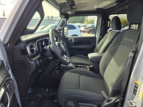 Used 2023 Jeep Wrangler Unlimited Sahara w/ Cold Weather Group AWD/4WD image 21