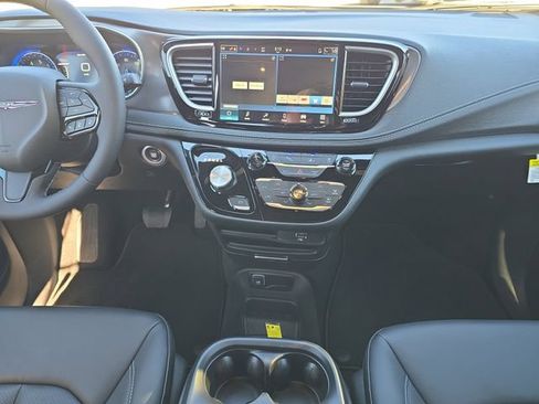 New 2026 Chrysler Pacifica Select w/ S Appearance Package FWD image 11