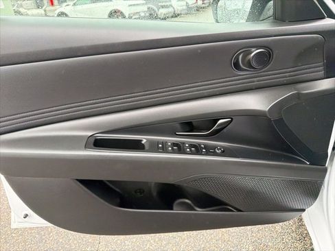 Used 2025 Hyundai Elantra Sport image 12