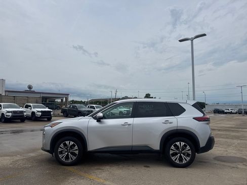 Used 2023 Nissan Rogue SV FWD image 12