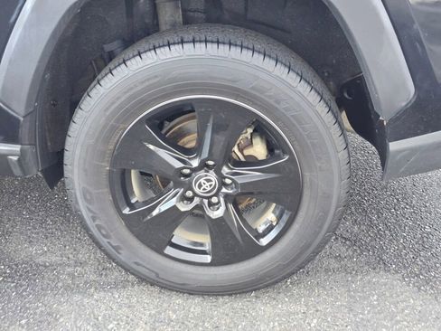 Used 2021 Toyota RAV4 XLE image 9