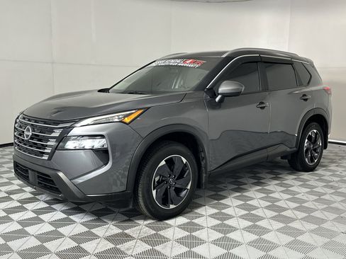 Certified 2025 Nissan Rogue SV w/ SV Premium Package FWD image 4