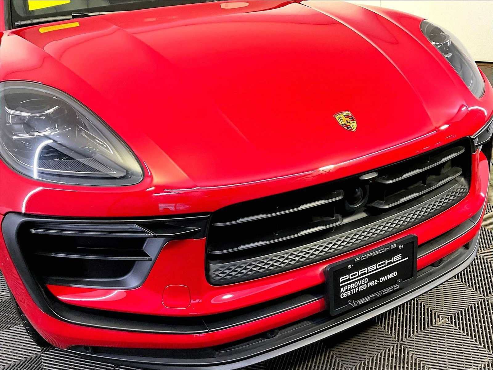 Certified 2023 Porsche Macan AWD/4WD image 34