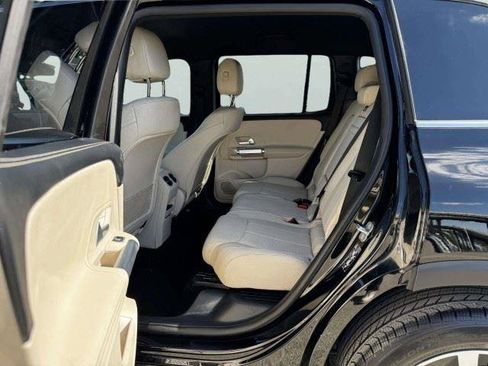 Used 2025 Mercedes-Benz GLB 250 image 31