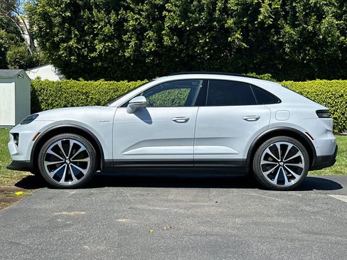 New 2026 Porsche Macan Electric RWD image 2