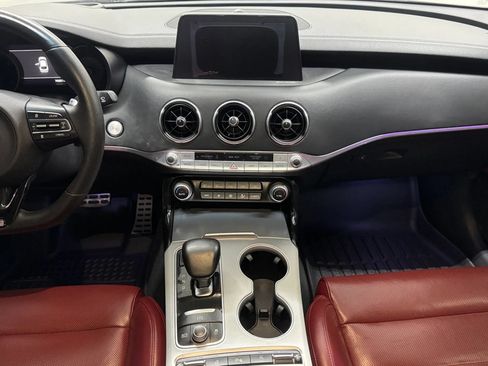 Used 2018 Kia Stinger GT2 AWD/4WD image 9