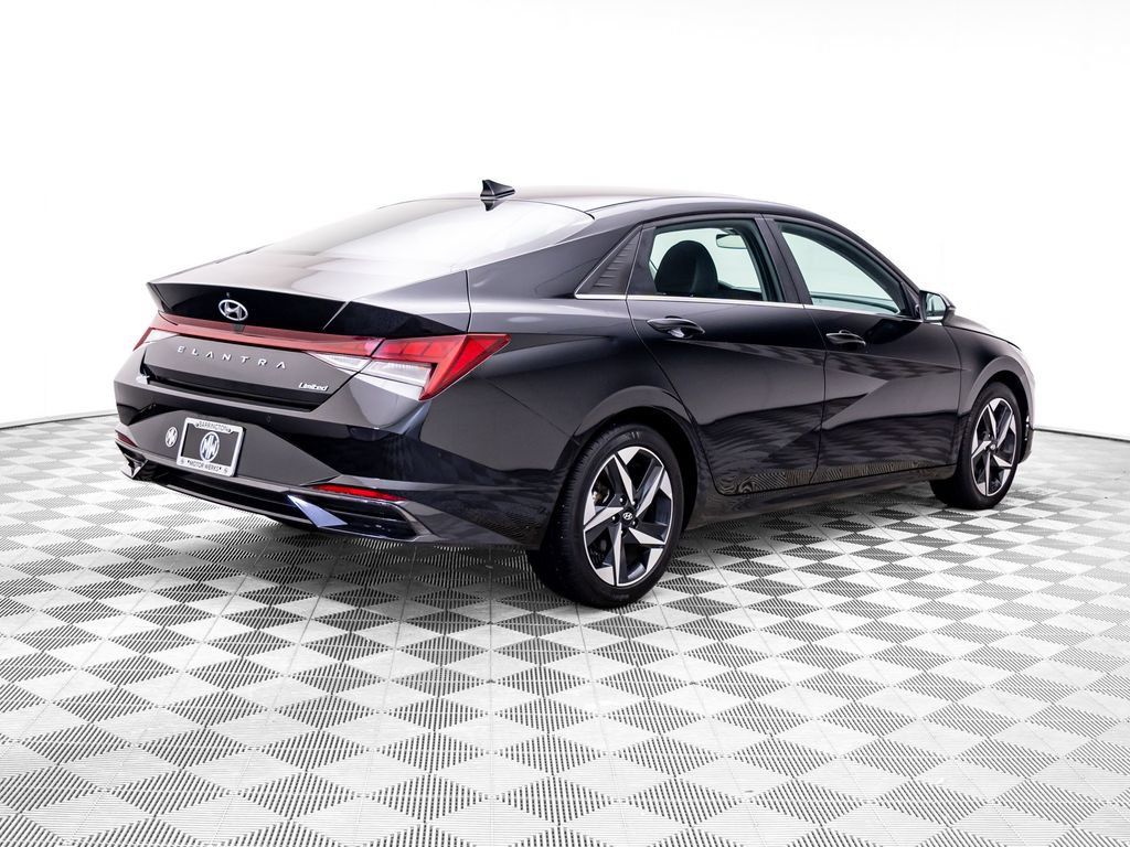 Used 2023 Hyundai Elantra Limited w/ Cargo Package FWD image 7