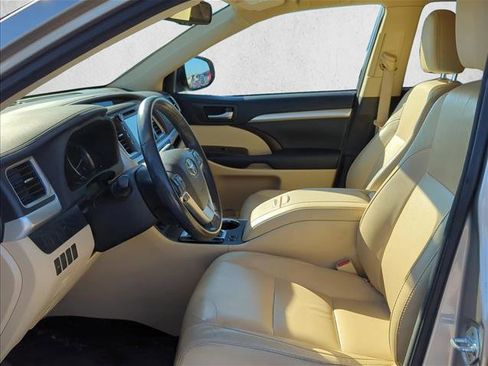Used 2015 Toyota Highlander XLE image 12