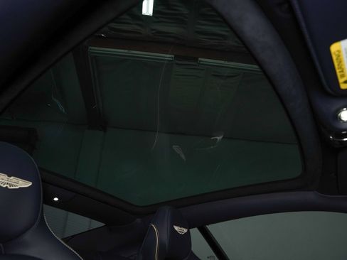Used 2025 Aston Martin Vanquish RWD image 33
