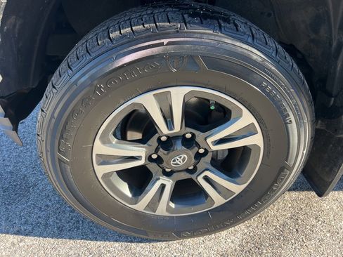 Used 2018 Toyota Tacoma TRD Sport image 13