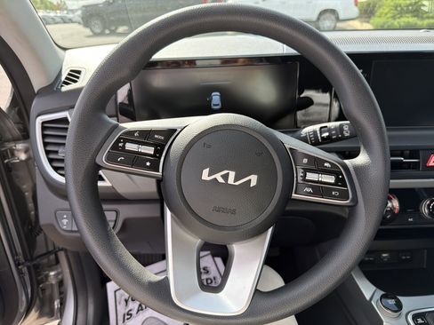 Used 2025 Kia Seltos LX image 12