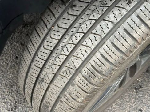 Used 2022 Volkswagen Tiguan SE R-Line image 10