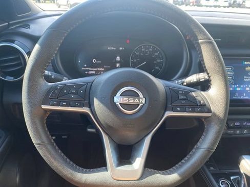 Used 2023 Nissan Kicks SR w/ SR Premium Package FWD image 18
