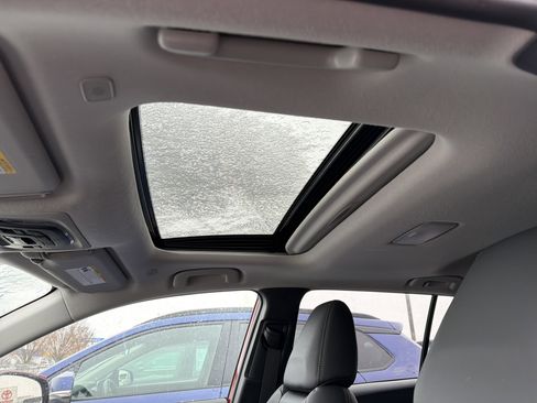 Used 2023 Toyota Corolla Cross XLE image 24