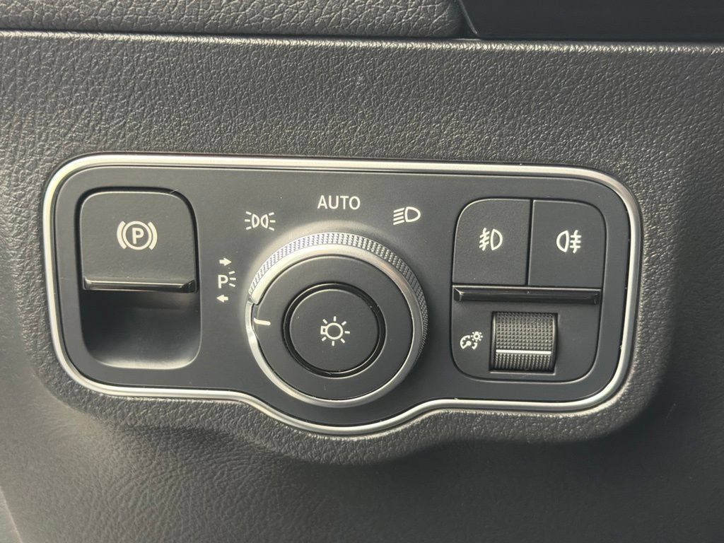Used 2022 Mercedes-Benz GLA 250 w/ Premium Package Lite image 30