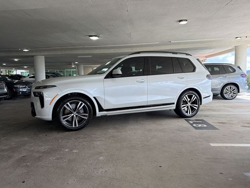 Used 2023 BMW X7 xDrive40i w/ Executive Package AWD/4WD image 2