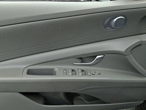 Used 2024 Hyundai Elantra SE FWD image 13