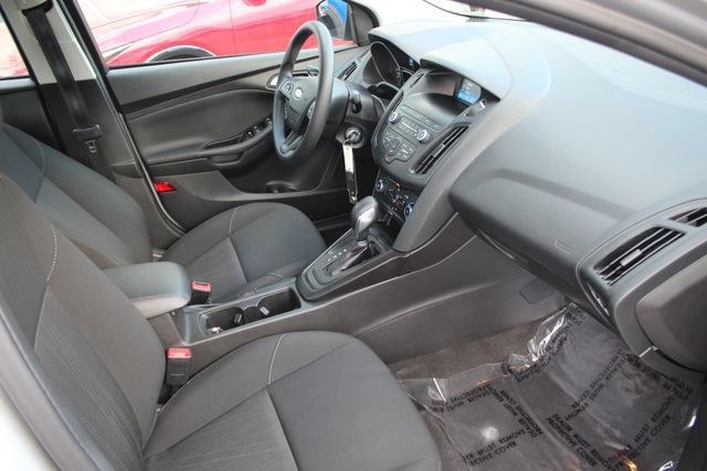Used 2018 Ford Focus SE FWD image 28