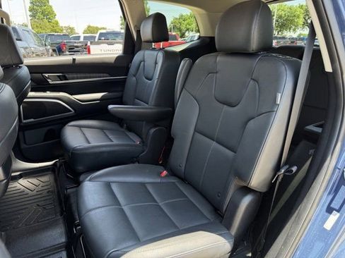 Used 2023 Kia Telluride EX w/ EX Captain's Chair Package FWD image 32