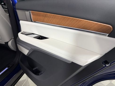 Used 2026 Cadillac Vistiq Sport image 34