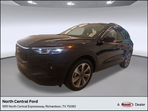 Used 2025 Ford Escape Platinum AWD/4WD image 1
