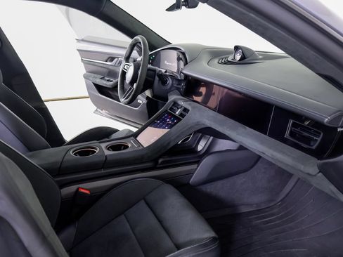 Certified 2025 Porsche Taycan GTS AWD/4WD image 8
