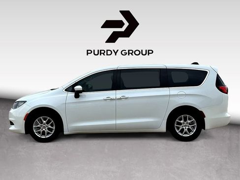 Used 2023 Chrysler Voyager LX FWD image 5