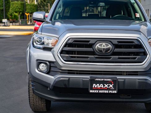 Used 2018 Toyota Tacoma SR5 AWD/4WD image 5