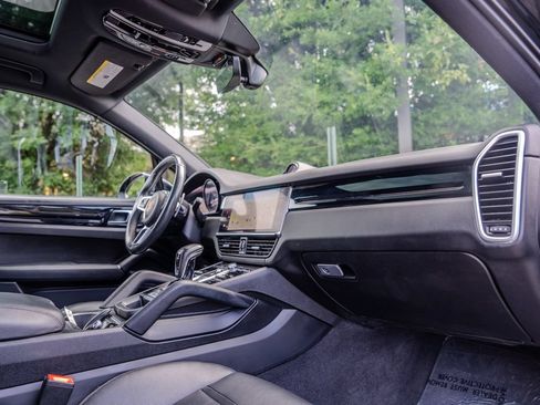 Used 2023 Porsche Cayenne AWD/4WD image 22