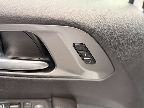 Used 2026 Chrysler Pacifica Select FWD image 10
