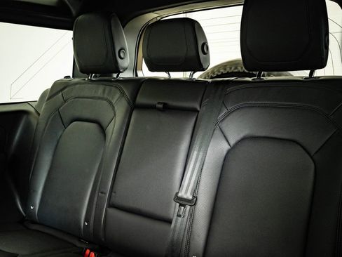 Used 2023 Land Rover Defender 90 SE image 44