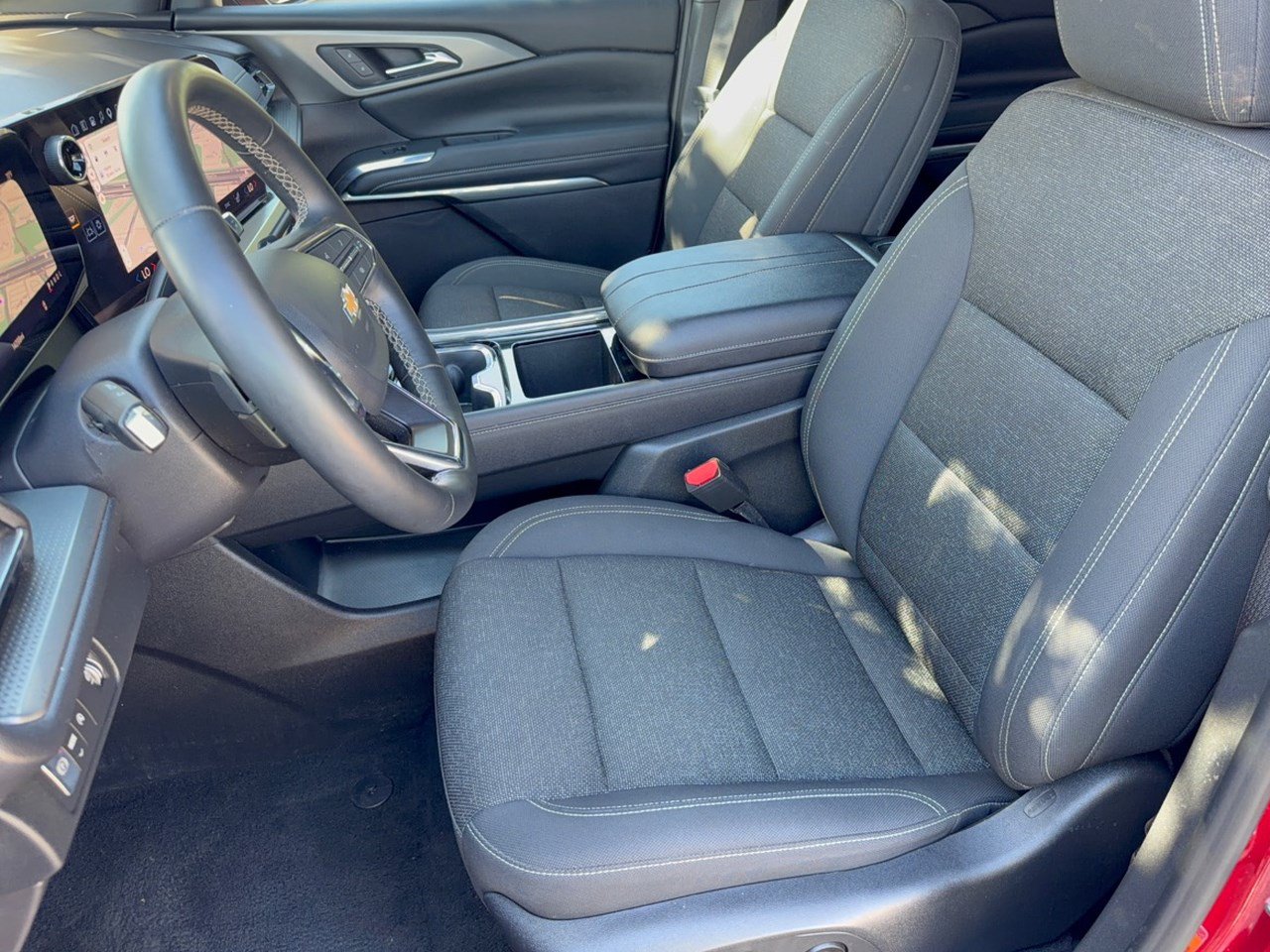 Certified 2026 Chevrolet Traverse LT w/ Sun and Wheel Package FWD image 5