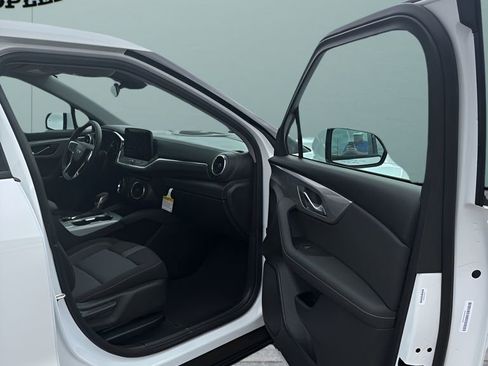 Used 2026 Chevrolet Blazer LT FWD image 16