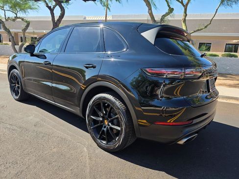 Used 2022 Porsche Cayenne AWD/4WD image 4