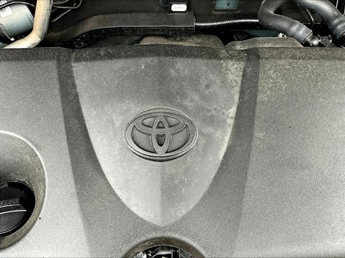 Used 2025 Toyota RAV4 XLE AWD/4WD image 28