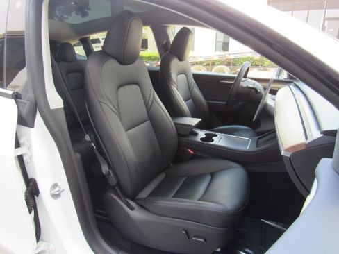 Used 2023 Tesla Model Y Long Range image 21