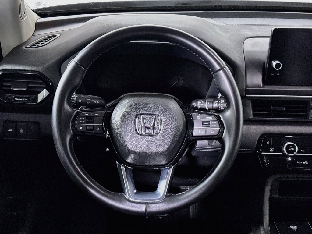 Used 2024 Honda Pilot Touring image 13