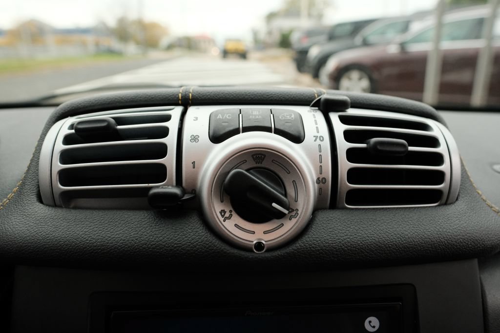 Used 2013 smart fortwo BRABUS RWD image 18