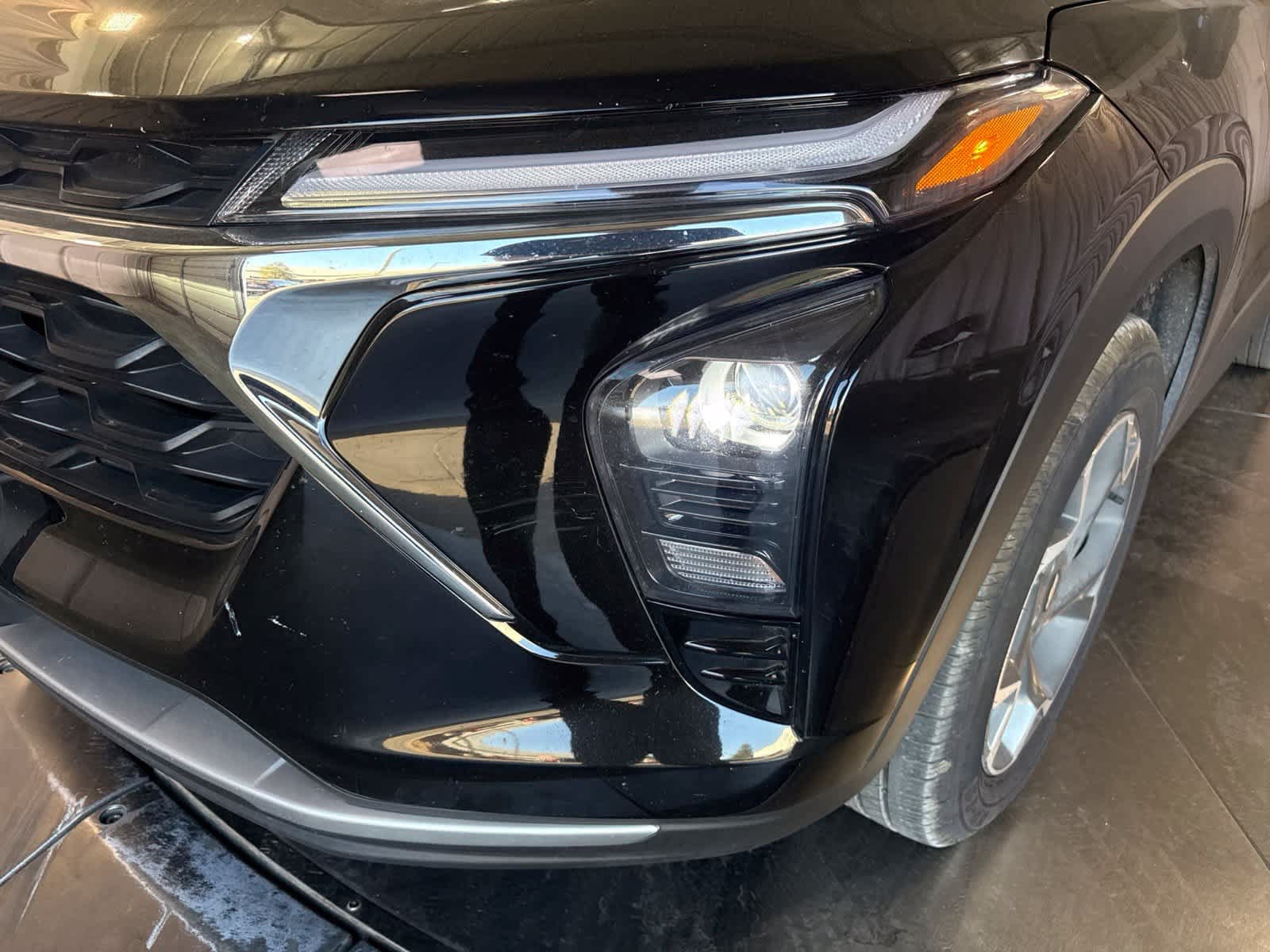 Used 2025 Chevrolet Trax LT FWD image 9