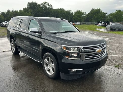 Used 2018 Chevrolet Suburban Premier image 2