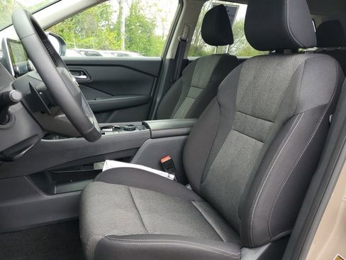 Used 2025 Nissan Rogue SV AWD/4WD image 18