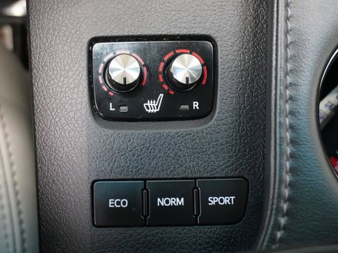 Used 2017 Toyota Avalon XLE image 21