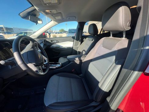 Used 2025 Chevrolet Trax LT w/ LT Convenience Package image 36