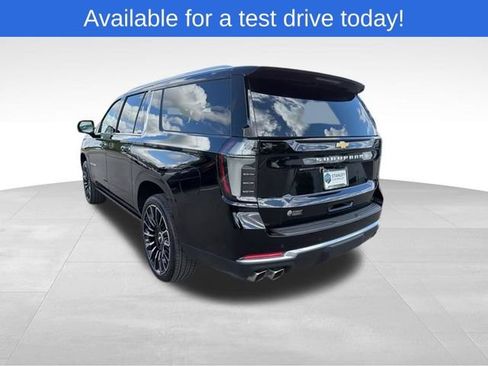 Used 2025 Chevrolet Suburban High Country AWD/4WD image 3