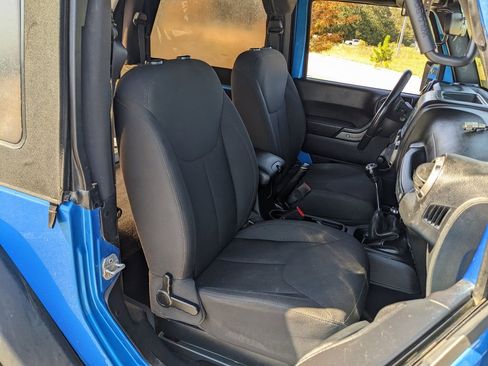 Used 2015 Jeep Wrangler Sport image 30