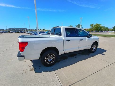 Used 2024 Nissan Titan SV AWD/4WD image 12