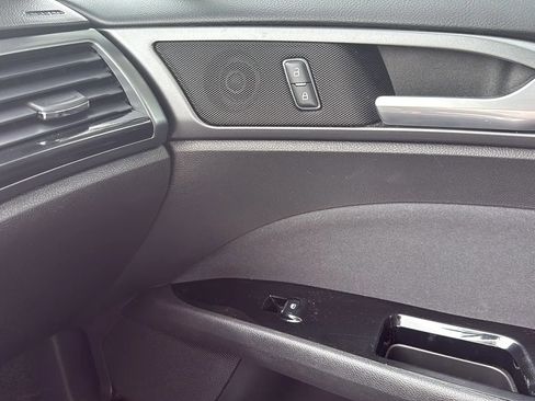 Used 2016 Ford Fusion SE FWD image 40