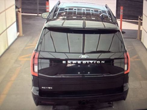 Used 2025 Ford Expedition Active image 15