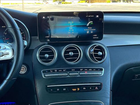 Used 2022 Mercedes-Benz GLC 300 image 6