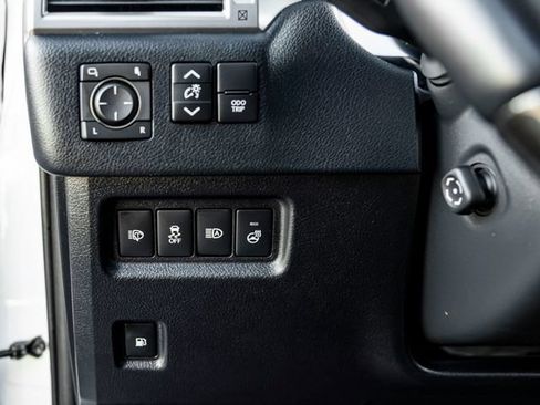 Used 2023 Lexus GX 460 Premium w/ Accessory Package AWD/4WD image 16